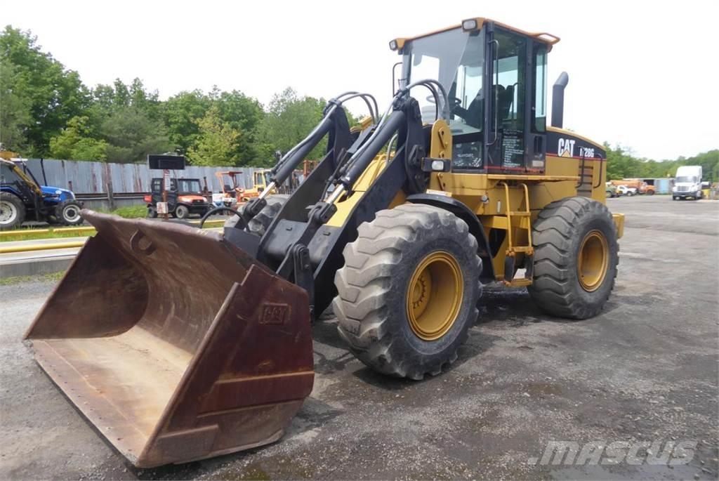 CAT IT28G Incarcator pe pneuri
