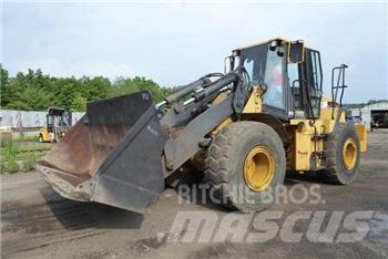 CAT IT62G Incarcator pe pneuri