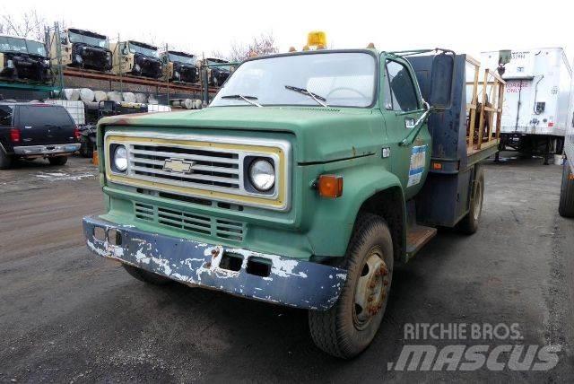 Chevrolet C60 Camioane platforma/prelata