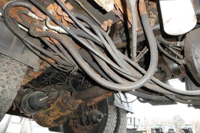 Mack CV712 Autobasculanta