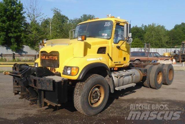 Mack CV713 Camion cabina sasiu