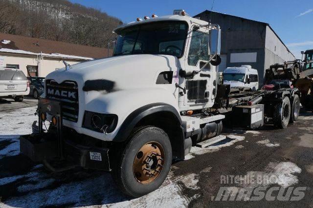 Mack CV713 Camion cabina sasiu