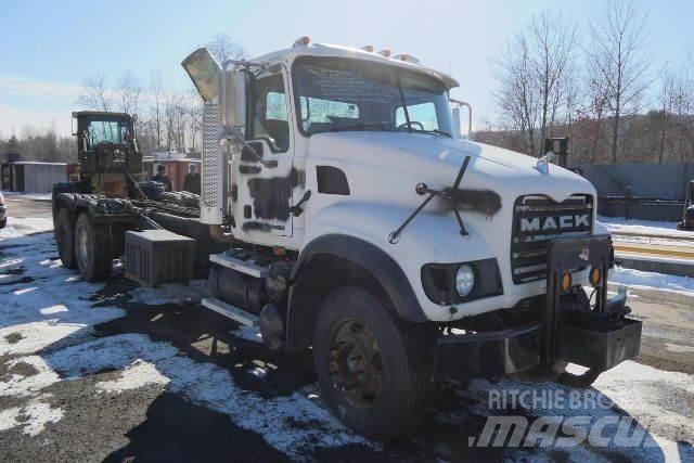 Mack CV713 Camion cabina sasiu