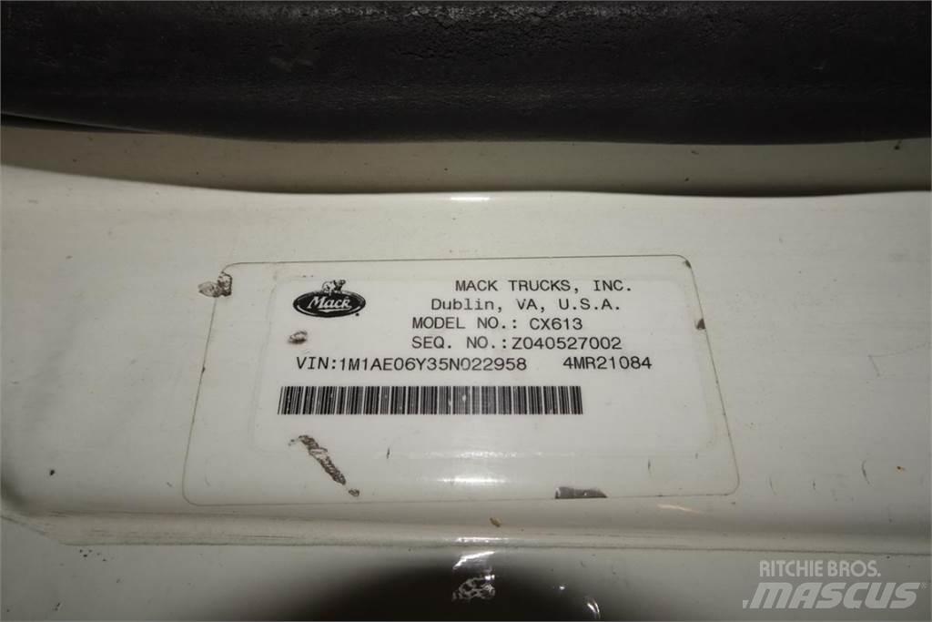 Mack CX613 Camion cabina sasiu