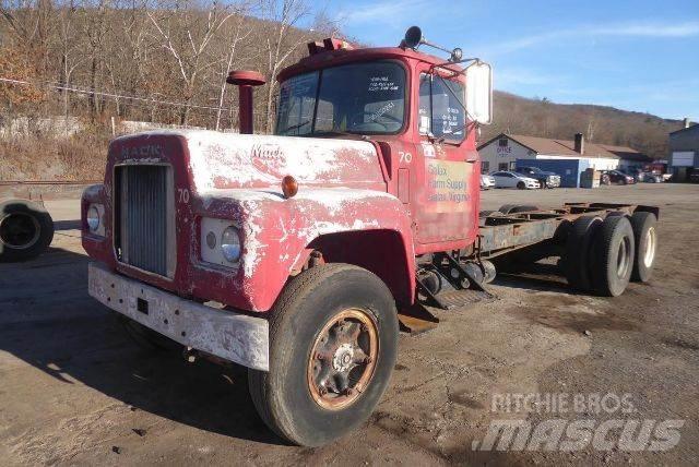 Mack R611 Camion cabina sasiu