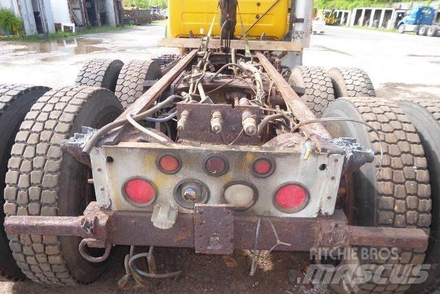 Mack RD688S Camion cabina sasiu
