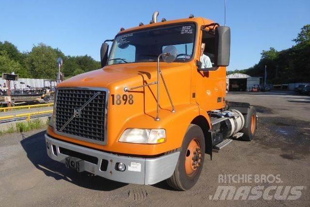 Volvo VNM42T Camion cabina sasiu