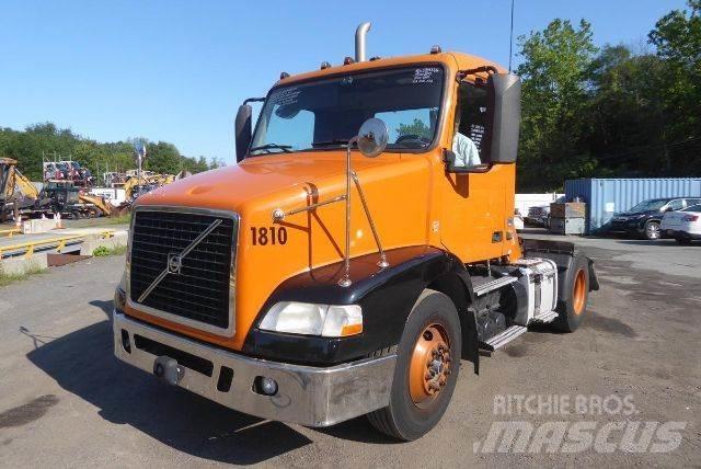 Volvo VNM42T Camion cabina sasiu