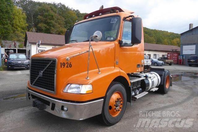 Volvo VNM42T Camion cabina sasiu
