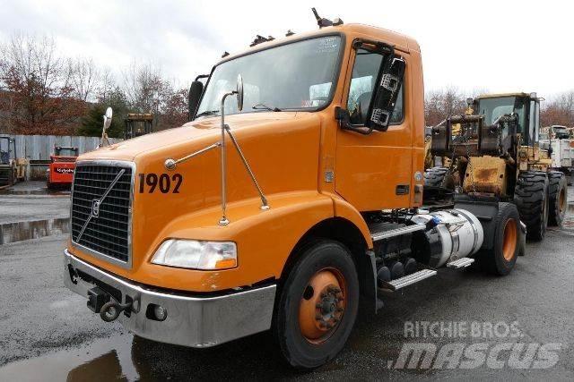 Volvo VNM42T Camion cabina sasiu