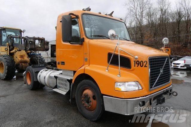 Volvo VNM42T Camion cabina sasiu