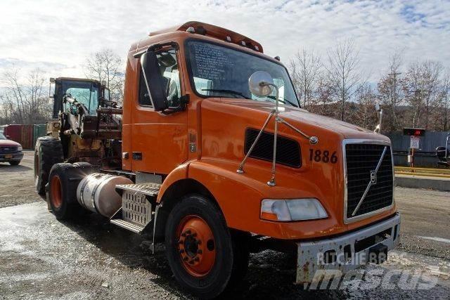 Volvo VNM42T Camion cabina sasiu