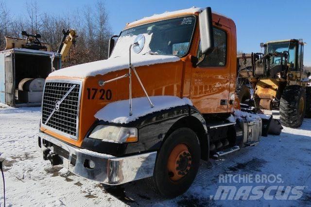 Volvo VNM42T Camion cabina sasiu