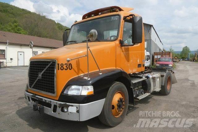 Volvo VNM42T Camion cabina sasiu