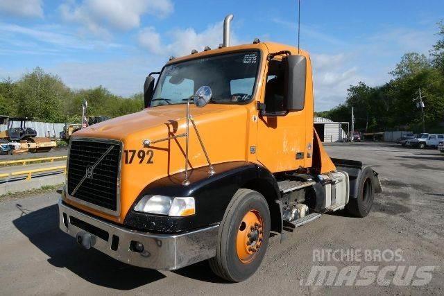 Volvo VNM42T Camion cabina sasiu