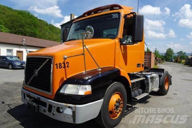 Volvo VNM42T Camion cabina sasiu