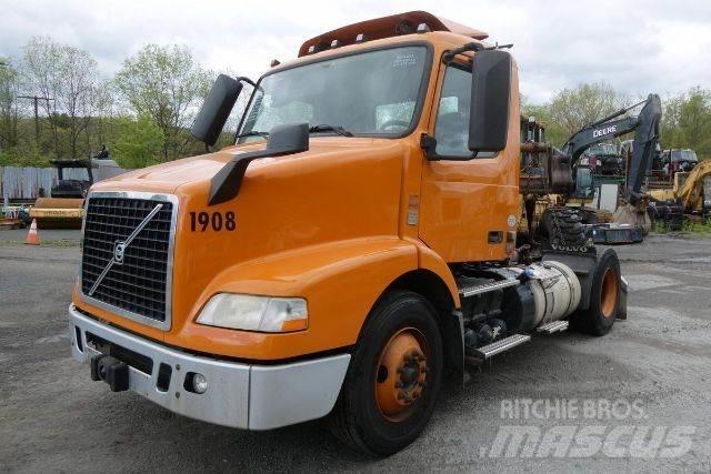 Volvo VNM42T Camion cabina sasiu
