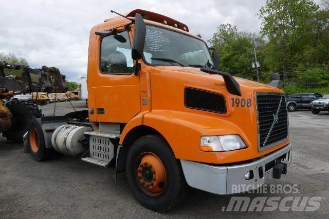 Volvo VNM42T Camion cabina sasiu