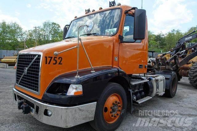 Volvo VNM42T Camion cabina sasiu