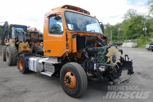 Volvo VNM42T Camion cabina sasiu