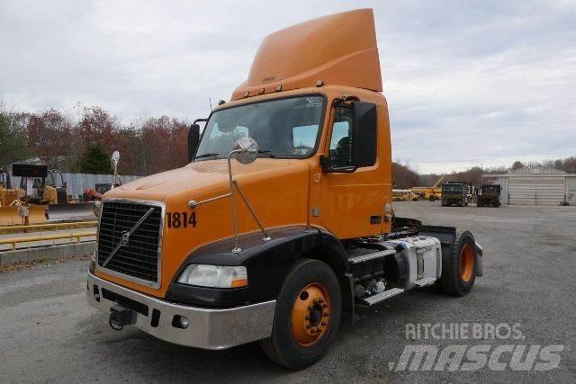 Volvo VNM42T Camion cabina sasiu