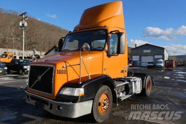 Volvo VNM42T Camion cabina sasiu