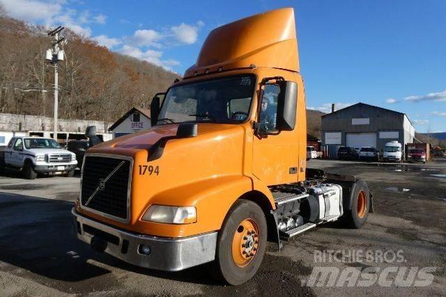 Volvo VNM42T Camion cabina sasiu