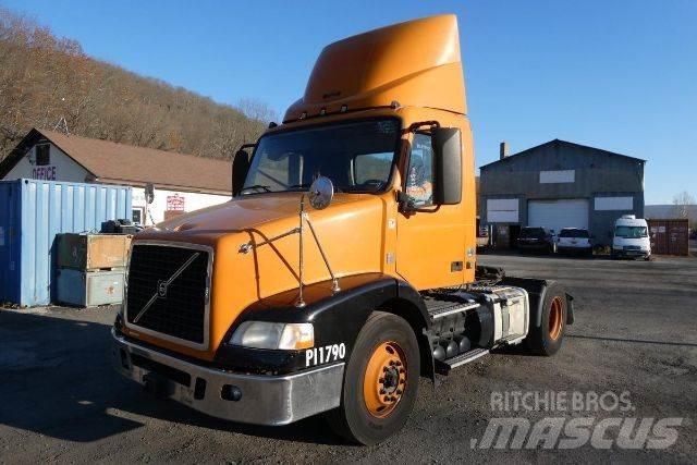 Volvo VNM42T Camion cabina sasiu