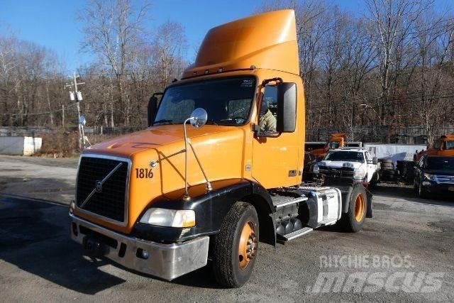 Volvo VNM42T Camion cabina sasiu