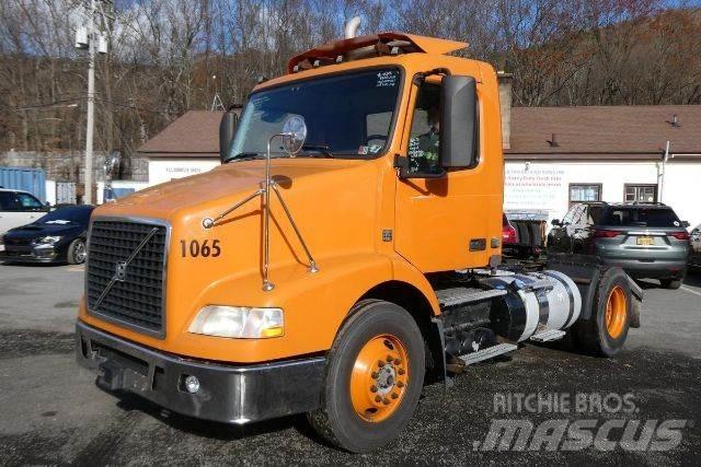 Volvo VNM42T Camion cabina sasiu