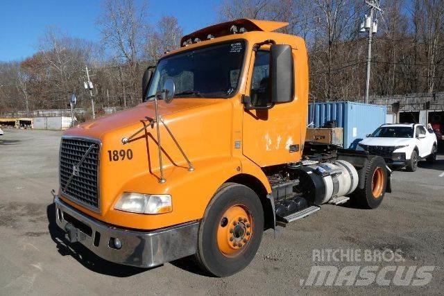 Volvo VNM42T Camion cabina sasiu