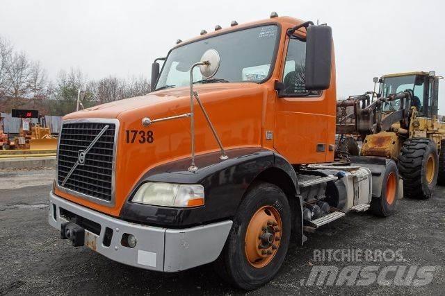 Volvo VNM42T Camion cabina sasiu