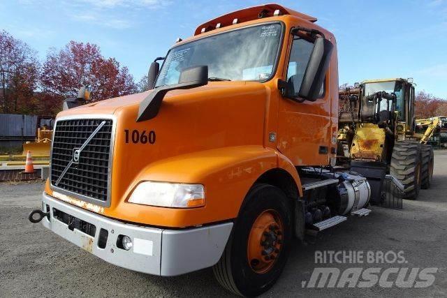 Volvo VNM42T Camion cabina sasiu