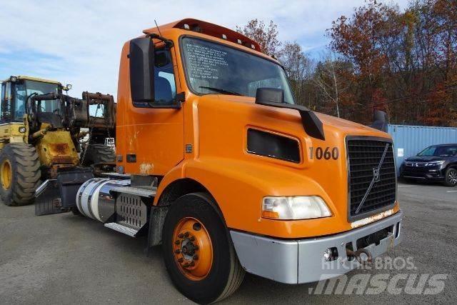 Volvo VNM42T Camion cabina sasiu