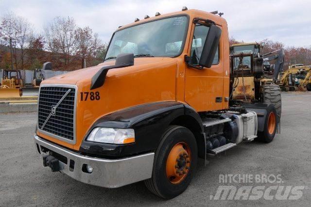 Volvo VNM42T Camion cabina sasiu