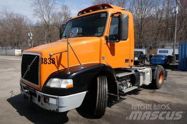 Volvo VNM42T Camion cabina sasiu
