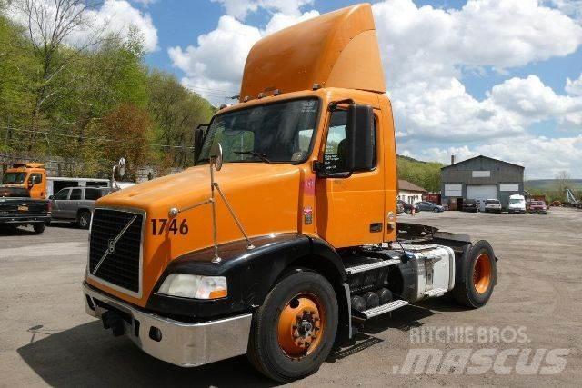 Volvo VNM42T Camion cabina sasiu