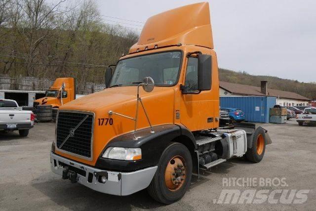 Volvo VNM42T Camion cabina sasiu