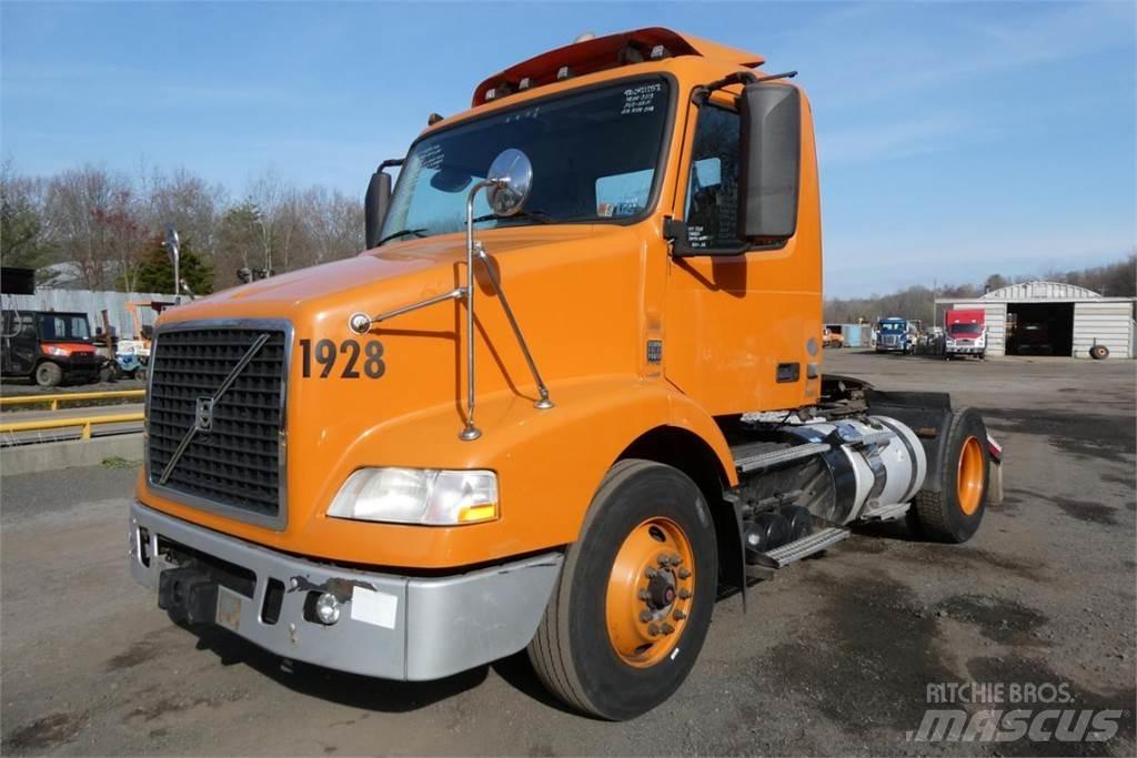 Volvo VNM42T Camion cabina sasiu