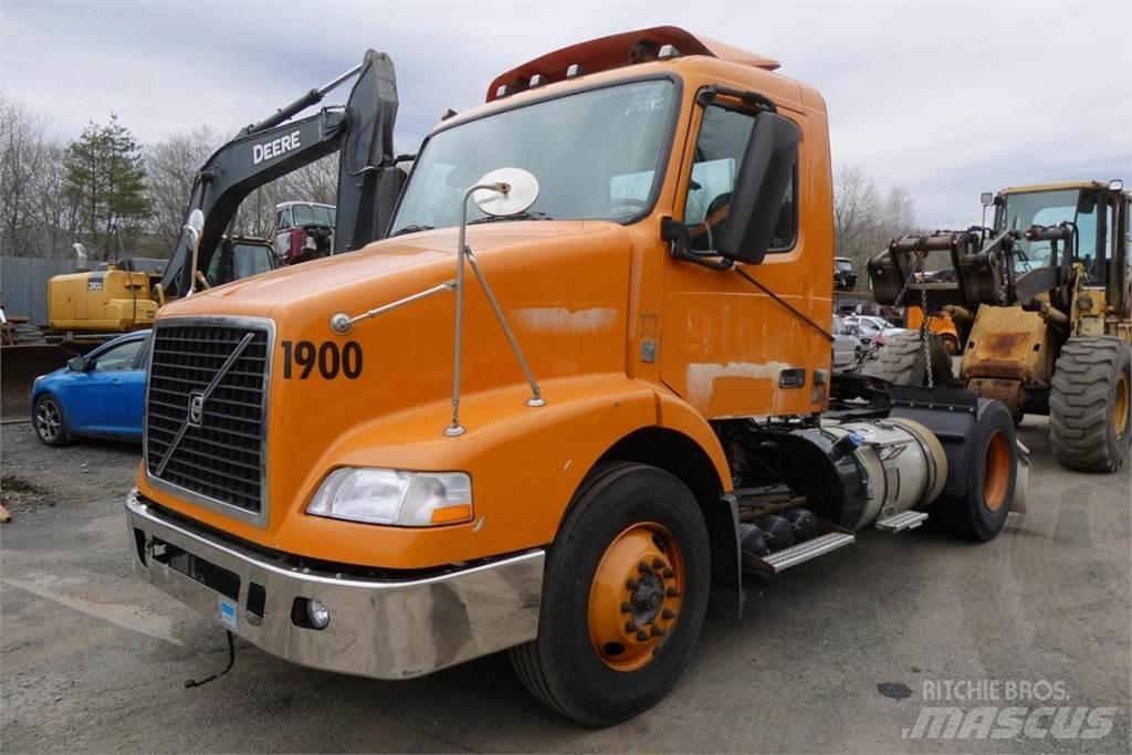 Volvo VNM42T Camion cabina sasiu
