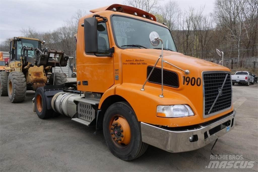 Volvo VNM42T Camion cabina sasiu