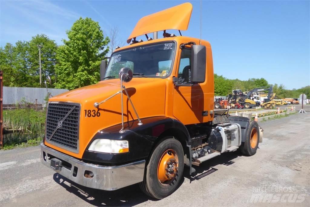 Volvo VNM42T Camion cabina sasiu