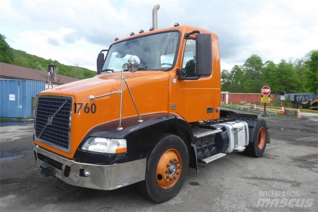 Volvo VNM42T Camion cabina sasiu