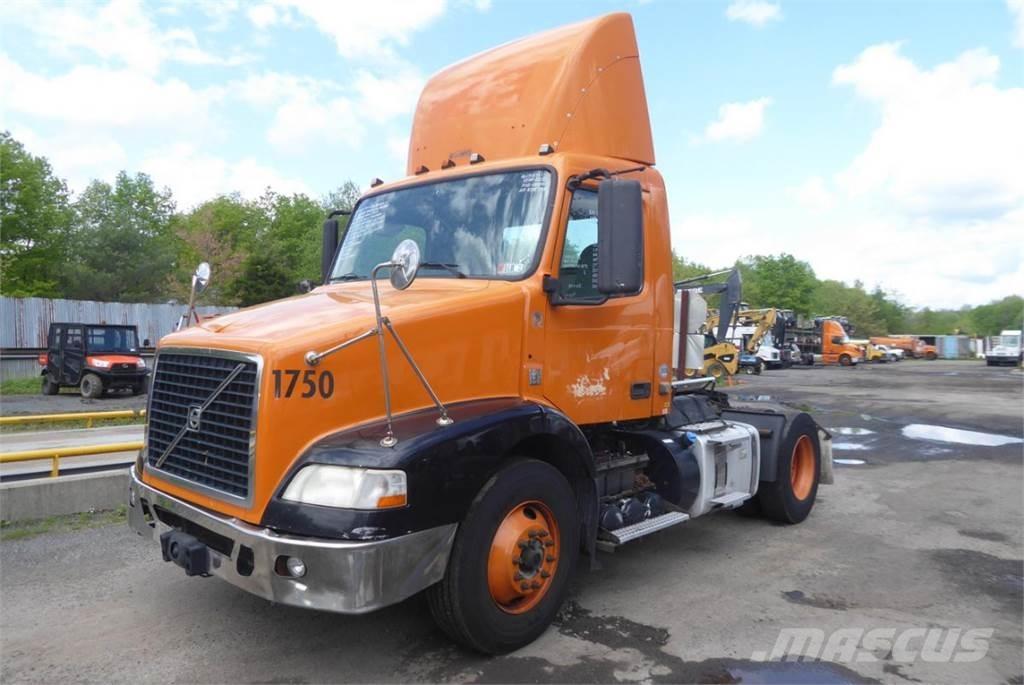 Volvo VNM42T Camion cabina sasiu