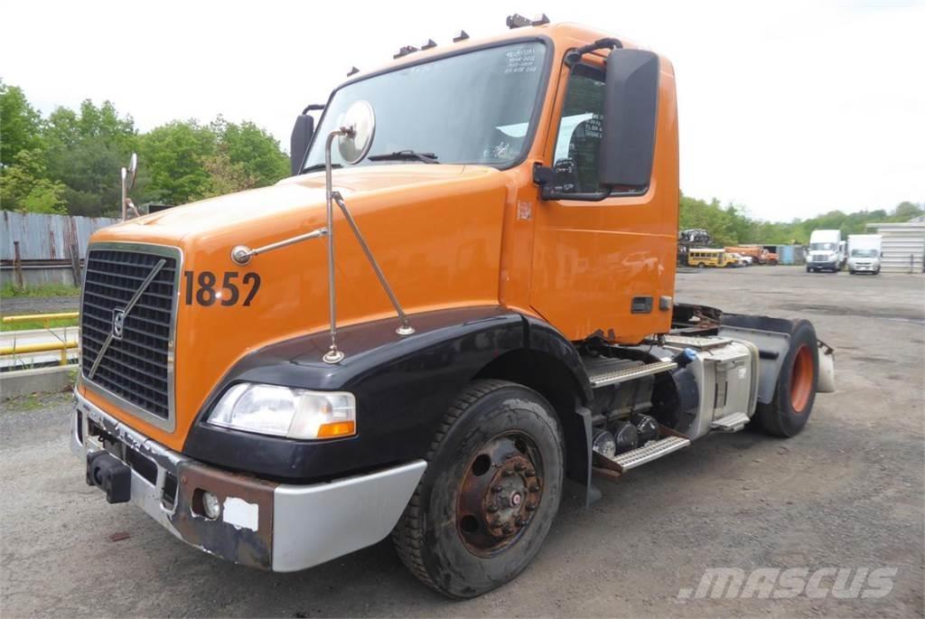 Volvo VNM42T Camion cabina sasiu