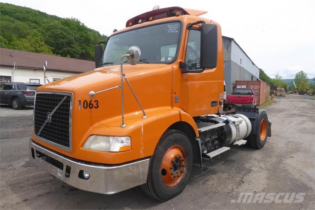 Volvo VNM42T Camion cabina sasiu