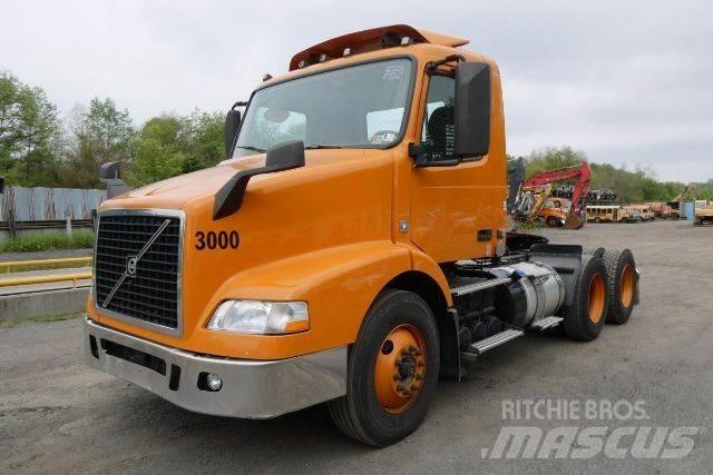 Volvo VNM64T Camion cabina sasiu