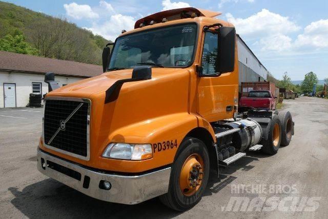 Volvo VNM64T Camion cabina sasiu