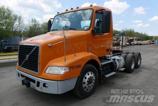 Volvo VNM64T Camion cabina sasiu
