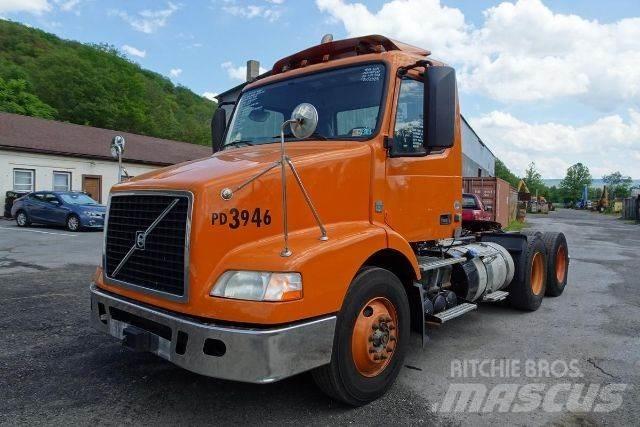 Volvo VNM64T Camion cabina sasiu